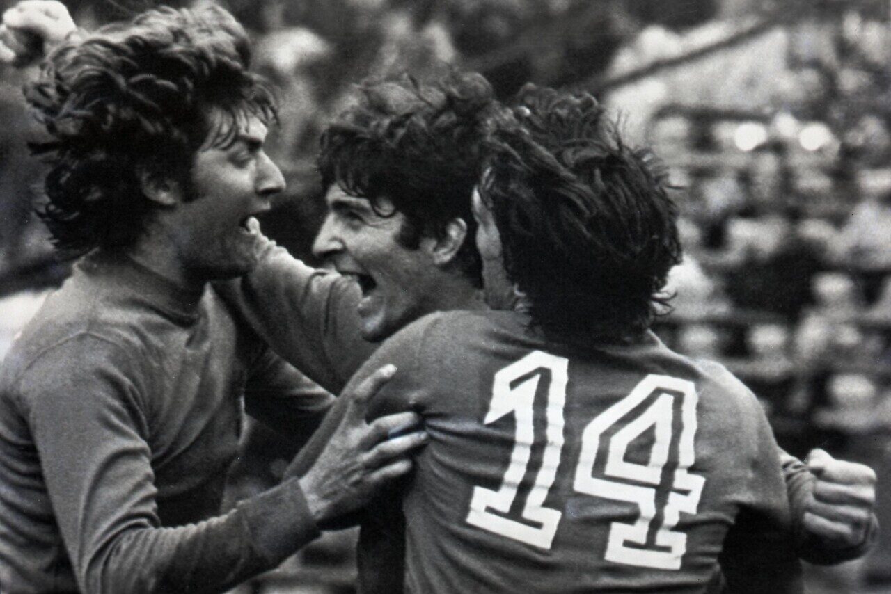 Marco Tardelli Abbraccia Paolo Rossi E Giancarlo Antognoni Durante