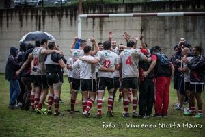 La gioia dei giocatori dell'Amatori Messina per la vittoria ottenuta nel derby di Reggio Calabria