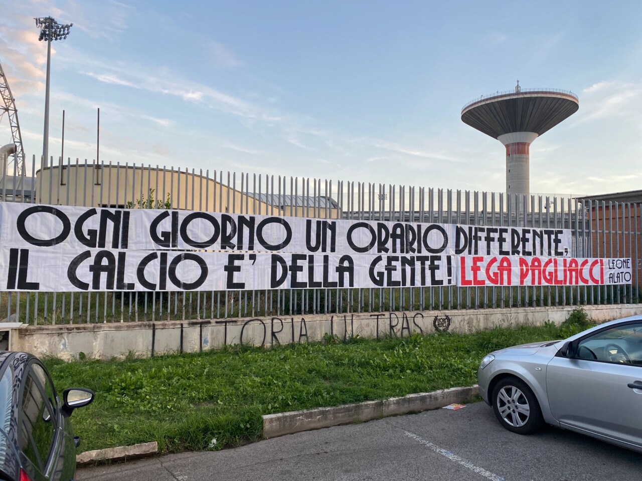 La Protesta Dei Tifosi Del Latina Assenti A Messina