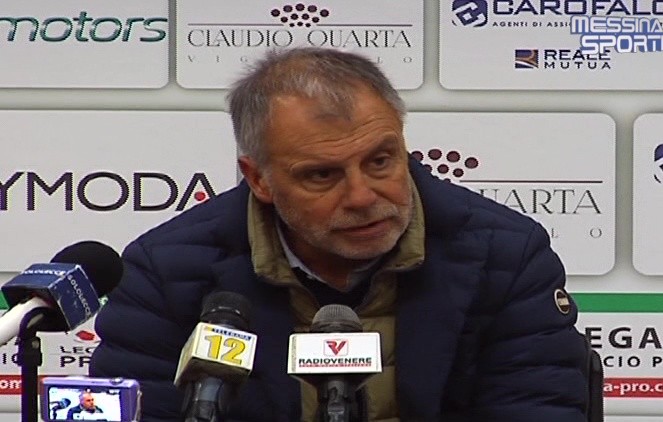 Il tecnico del Lecce Piero Braglia in sala stampa