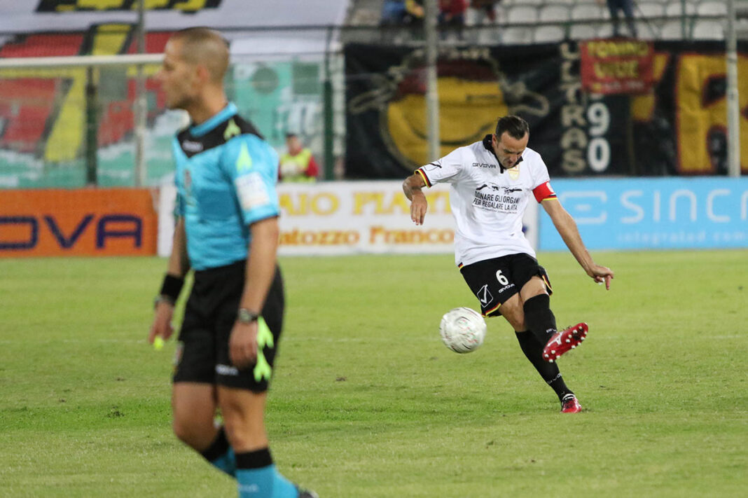 Alessandro Parisi con la fascia da capitano