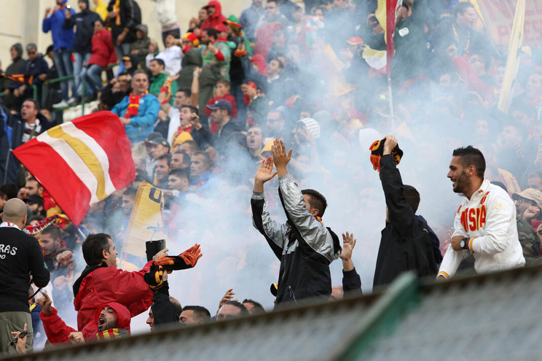 Curva Sud in festa per la seconda affermazione stagionale