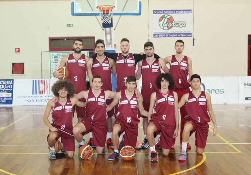 Il team del Basket Acireale