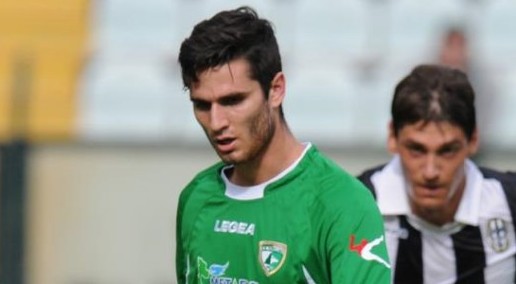 Andrea De Vito con la maglia dell'Avellino