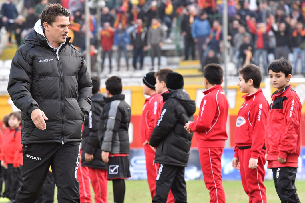 Di Napoli al momento dell'ingresso in campo