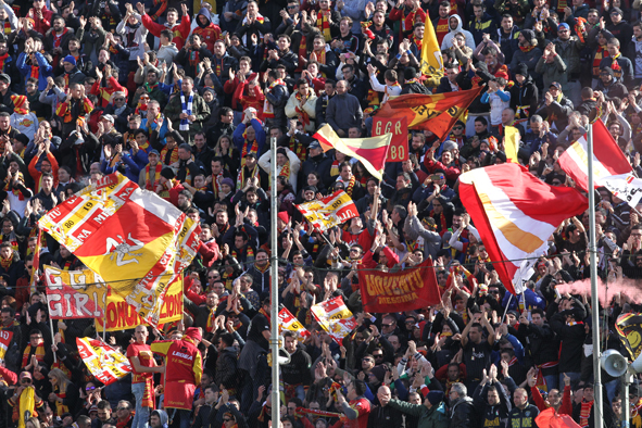 Spettacolo di colori in Curva Sud