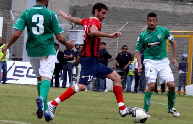 Giovanni Ricciardo in azione con la maglia del Milazzo contro l'Avellino