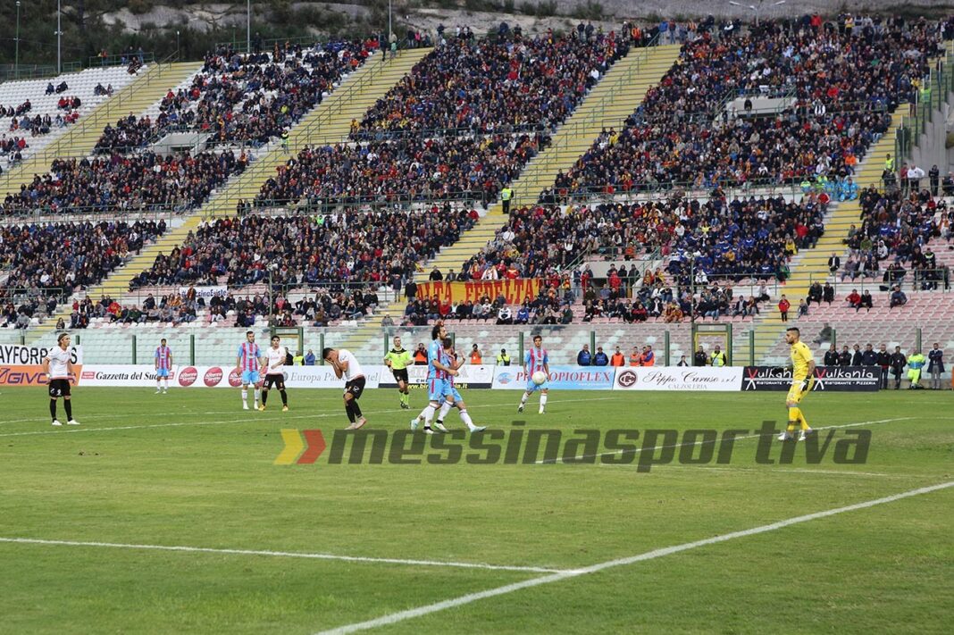 Tribuna B