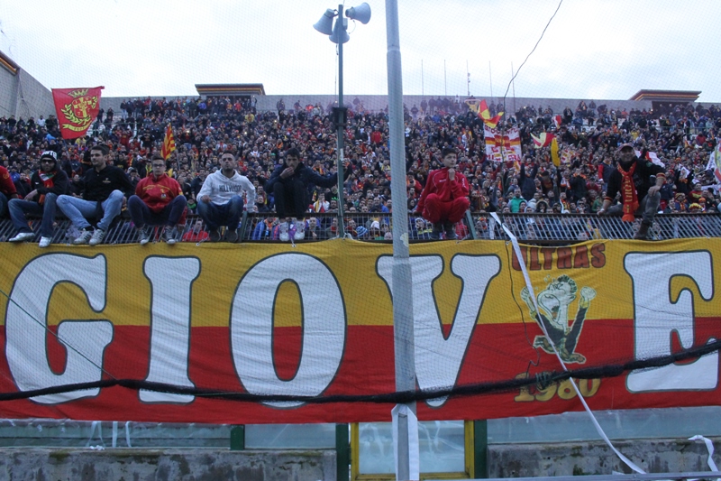 Ancora lo straordinario colpo d'occhio offerto dalla Curva (foto Paolo Furrer)