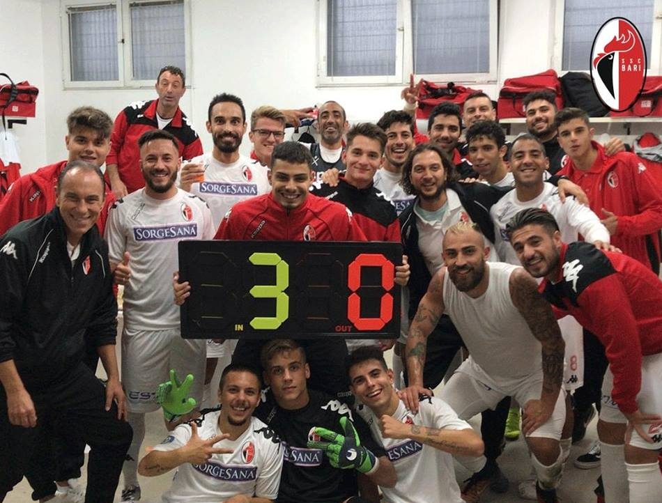 Il Bari supera il Locri ed di nuovo a +3 stavolta sulla Nocerina I galletti tornano alla vittoria dopo due pari