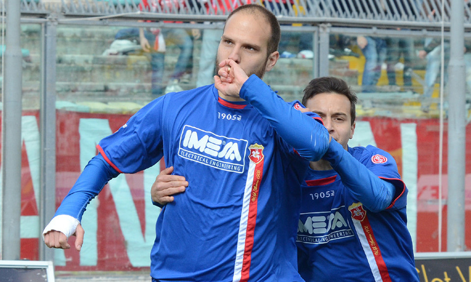 L'attaccante portoghese Diogo Tavares con la maglia dell'Ancona