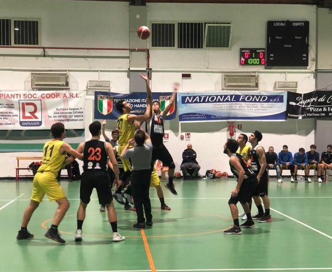 Palla a due Mascalucia Amatori Basket Messina