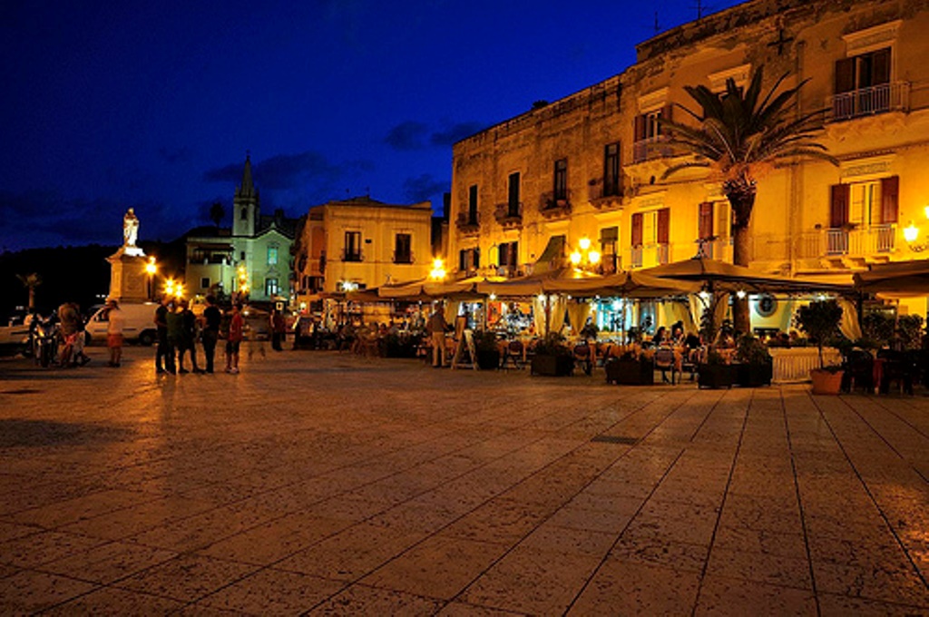 Piazza di Marina Corta a Lipari