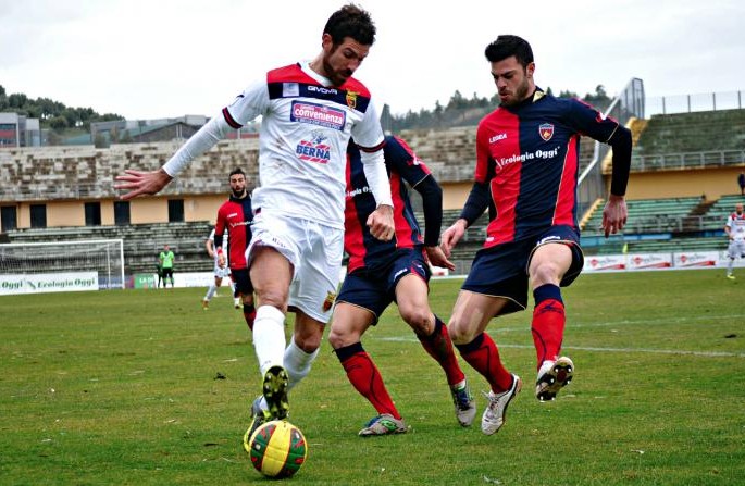 Ricciardo in azione con la Casertana a Cosenza