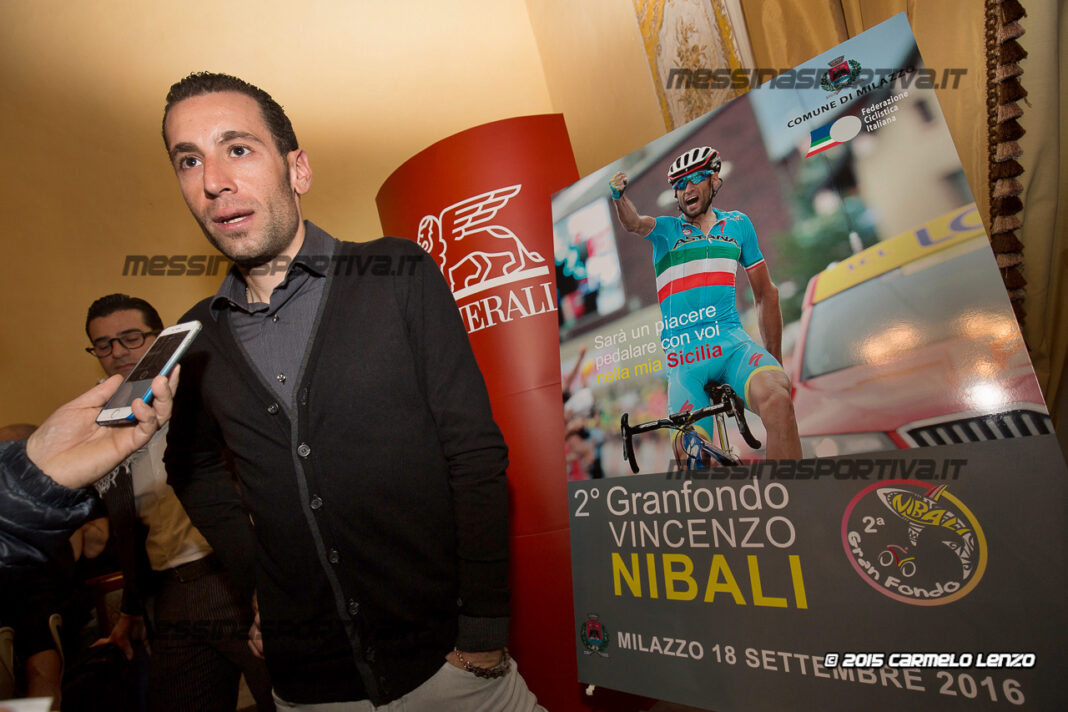 nibali e la locandina della Granfondo