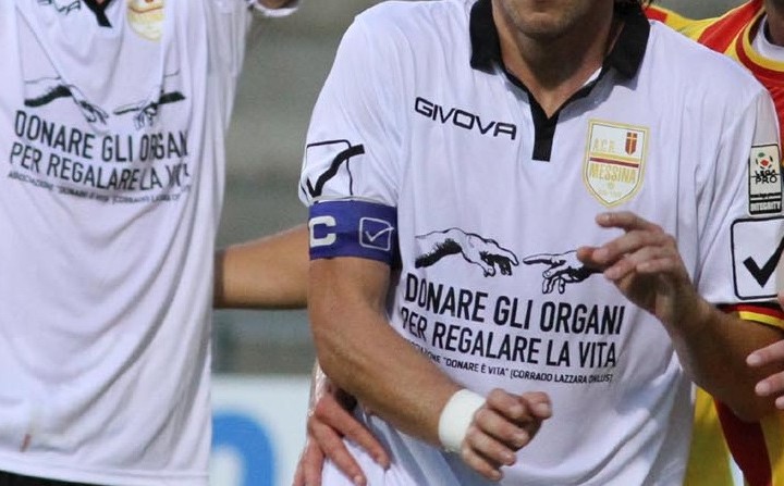 messaggio pro donazione sulla maglia del Messina