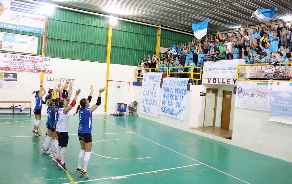 Il saluto al pubblico dell'Amando Volley