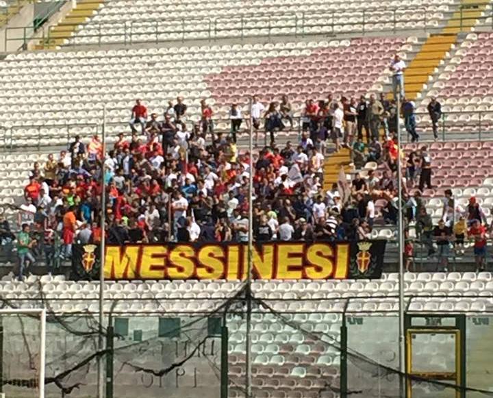 Tifosi in Curva nel corso dell'allenamento