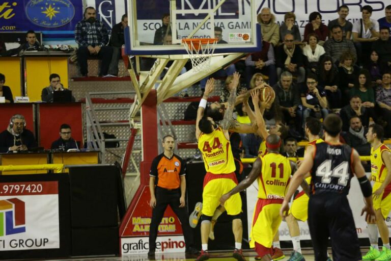 La Sigma Barcellona soffre di vertigini. Dopo la pausa sei finali per l’accesso ai playoff