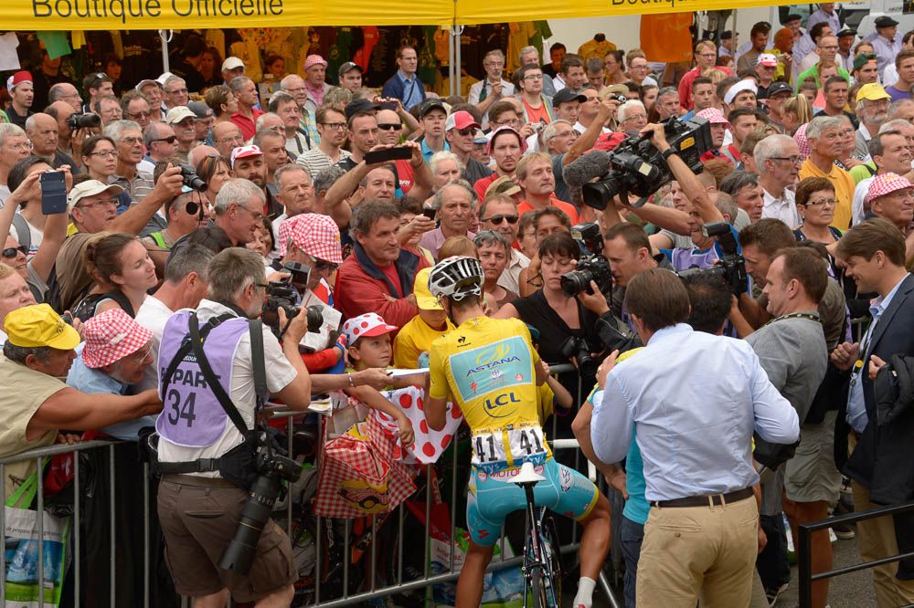 Tour de France 2014 - Etape 19 - Maubourguet Val d'Adour / Bergerac - 25/07/2014 - Médias et public n'avaient d'yeux que pour Vicenzo NIBALI ce matin