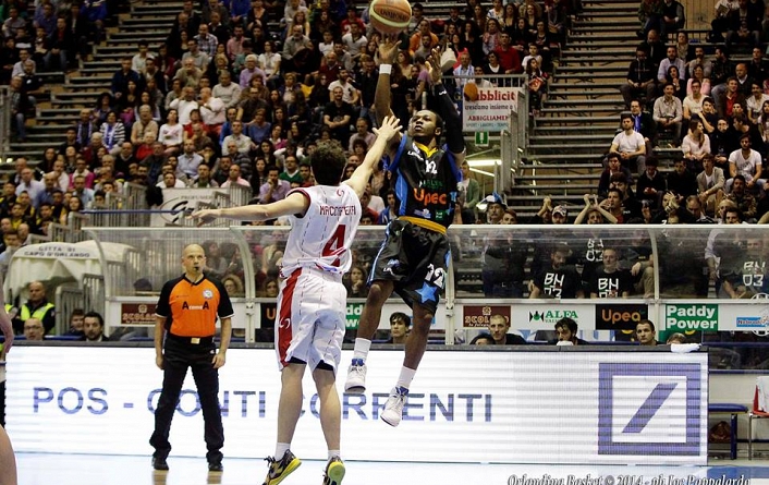 Upea Capo d’Orlando seconda sul velluto, ora ai play-off derby incandescente con la Sigma Barcellona