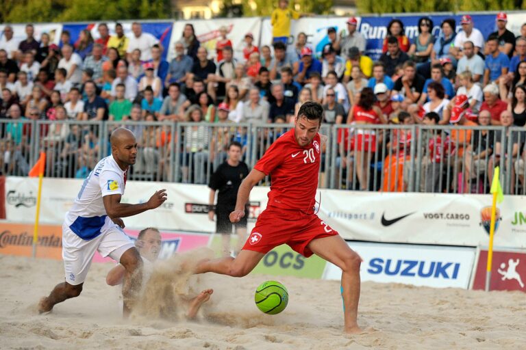 Philipp Borer nell’uovo del Villafranca Beach Soccer