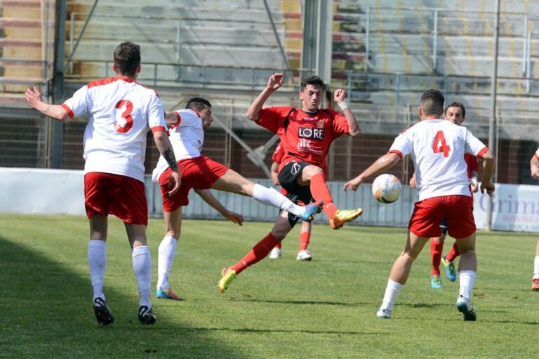 Il Rende pareggia nel finale e per il Città di Messina sfuma l’aggancio in classifica