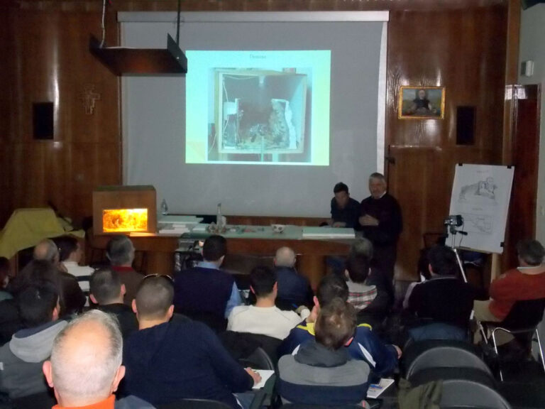 Continua a Cristo Re il corso di Arte Presepiale 2014