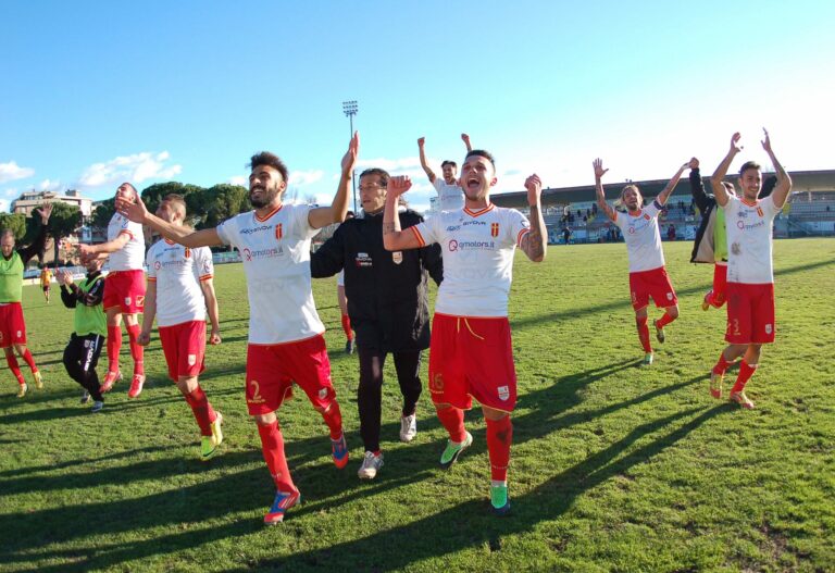 Il Messina vola, battuto anche il Poggibonsi: Bernardo firma un 2-1 tutto cuore