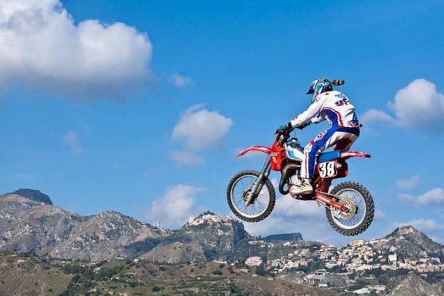 La spiaggia di Giardini Naxos ospita la penultima prova del Supermarecross