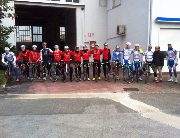 Il Team Cambria-Mancuso pedala con i professionisti