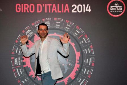 Vincenzo Nibali protagonista alla presentazione del nuovo Giro d’Italia. Nessuna tappa a sud della Puglia